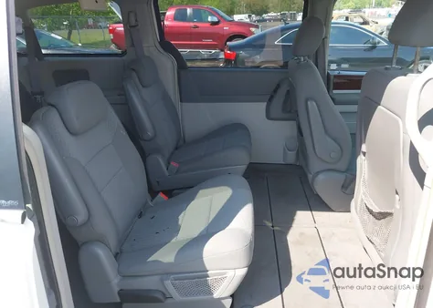 2010 Chrysler Town & Country Touring z USA, uszkodzony, nr VIN 2A4RR5D17AR189762